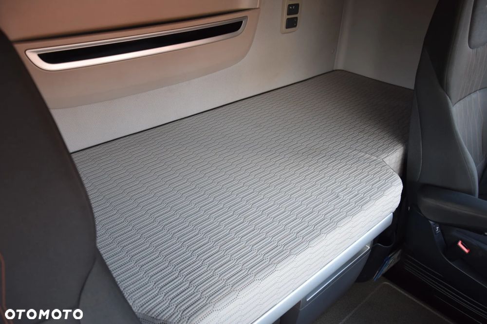 DAF XF530 / SUPER SPACE CAB / HYDRAULIKA / RETARDER / KLIMATYZACJA POSTOJOWA / ACC / NAWIGACJA / KLIMA / LEDY / FULL SPILERY / FULL OPCJA / WERSJA PREMIUM / SERWISOWANY / SPROWADZONY - 34