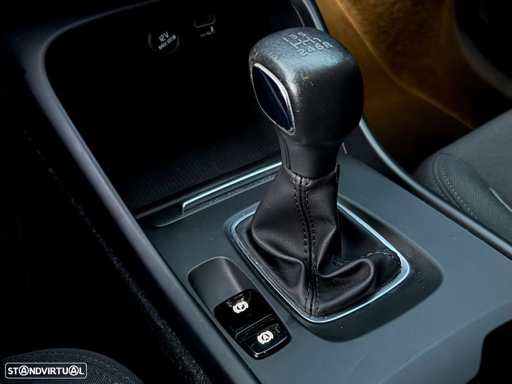 Volvo XC 40 1.5 T2 Momentum Plus - 18