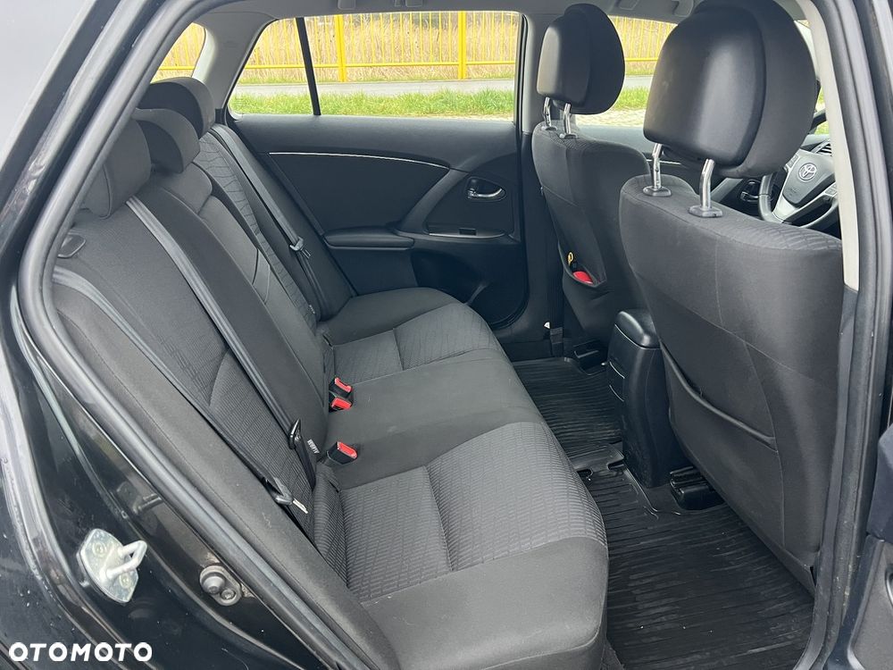 Toyota Avensis 1.6 - 13