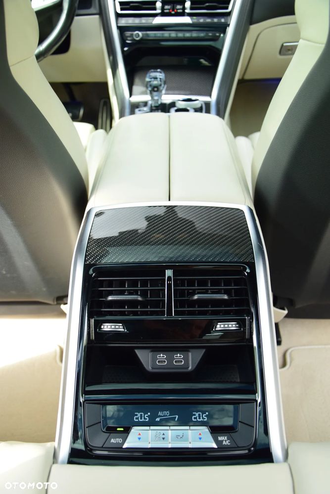 BMW Seria 8 - 34