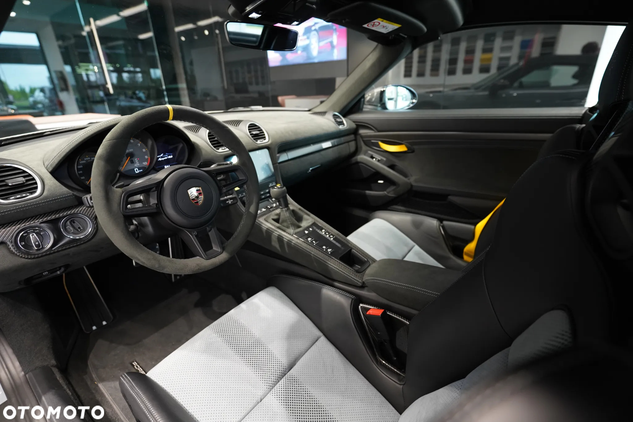 Porsche 718 Spyder - 12