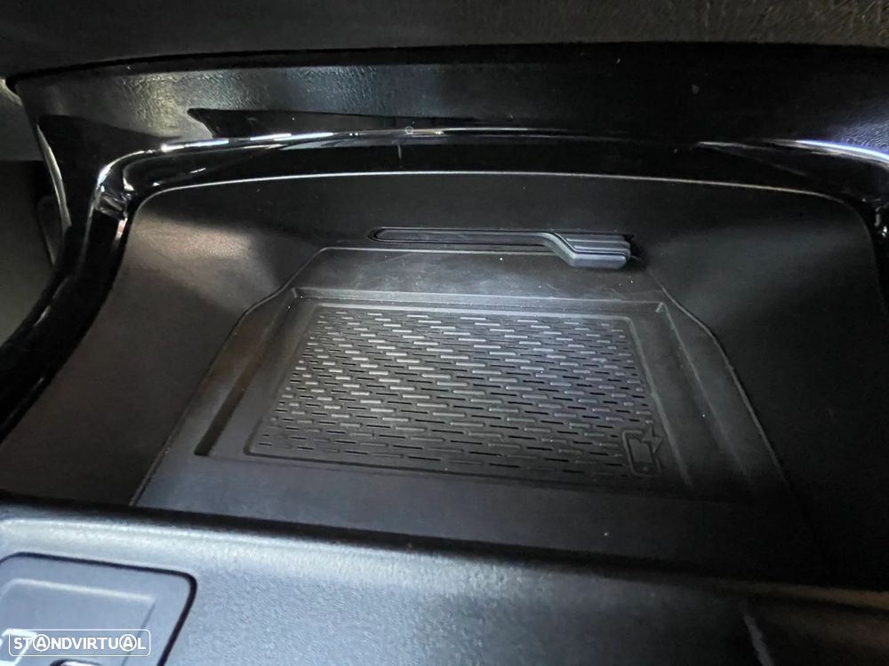 Mercedes-Benz A 250 e 8G-DCT AMG Line - 42