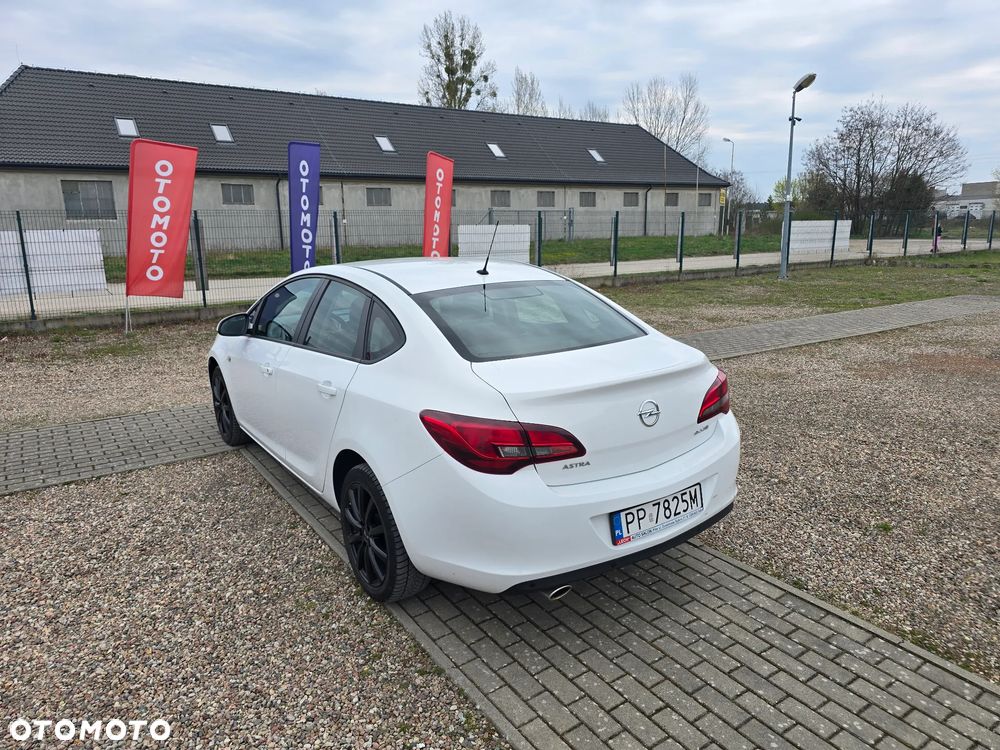 Opel Astra 1.4 T Business EU6 - 9