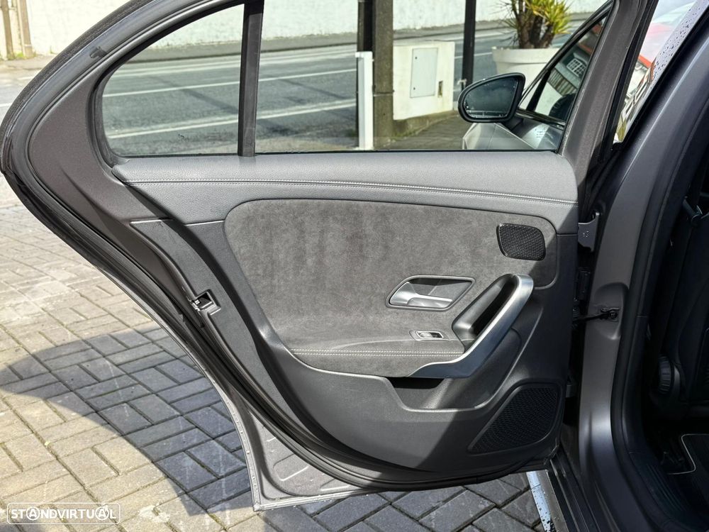 Mercedes-Benz A 250 e AMG Line - 17