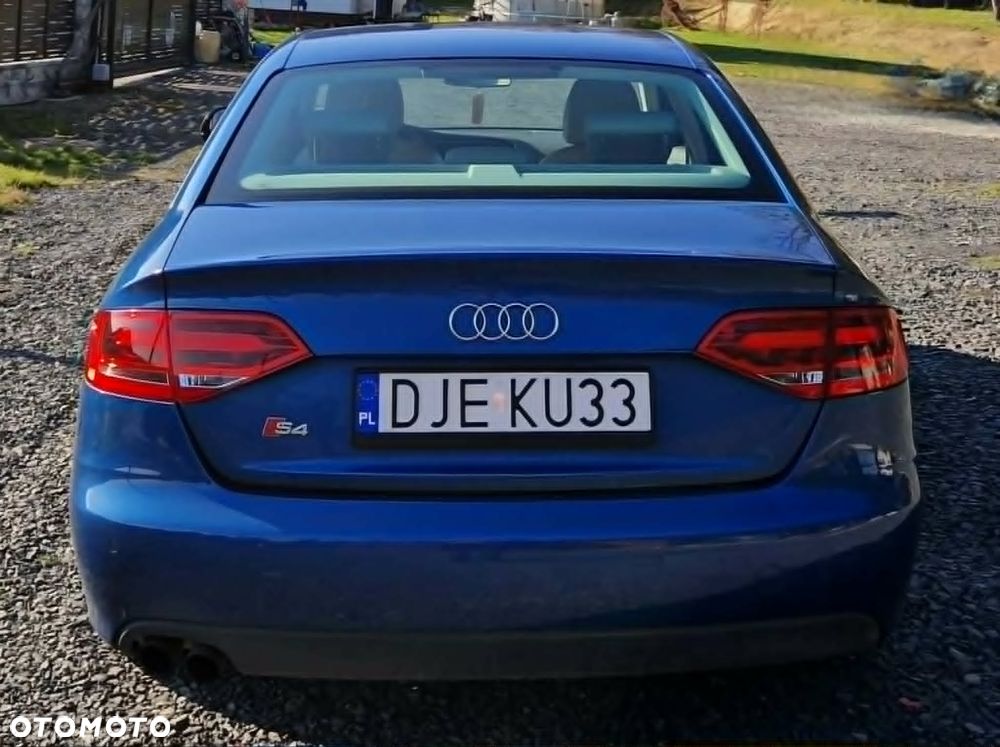 Audi A4 Limousine - 8
