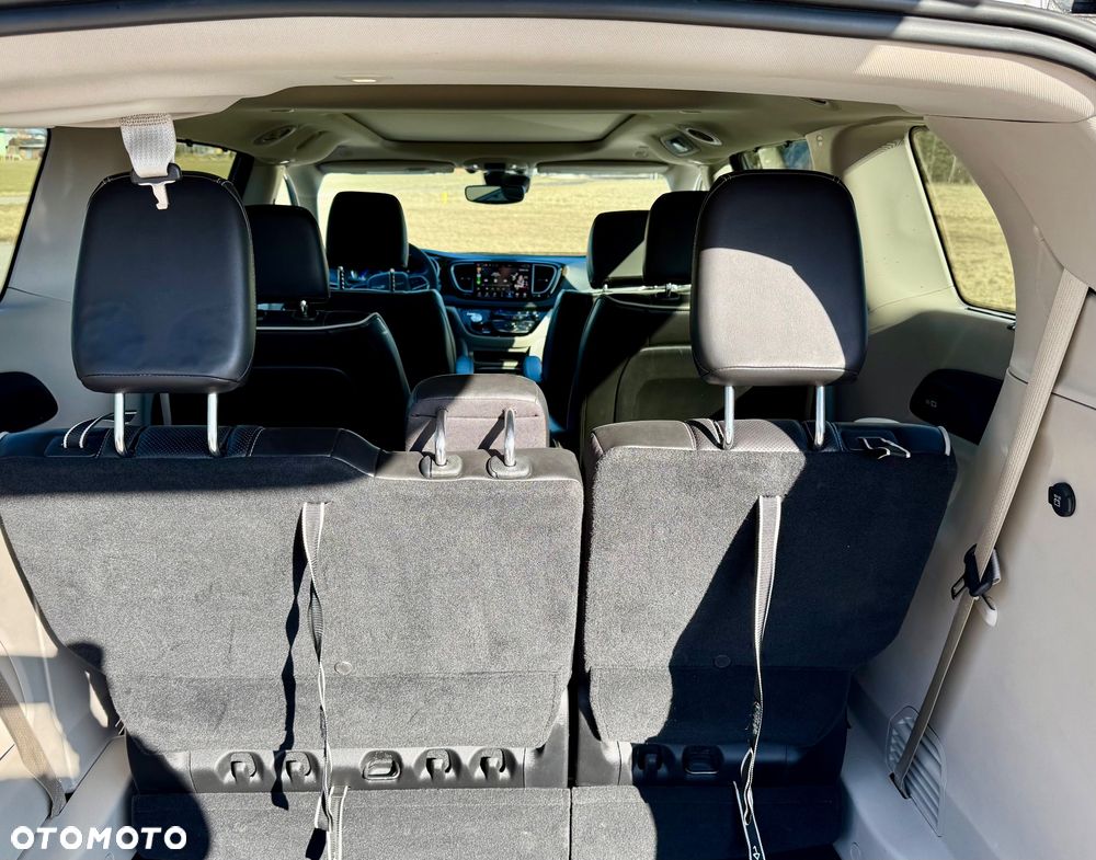 Chrysler Pacifica - 8