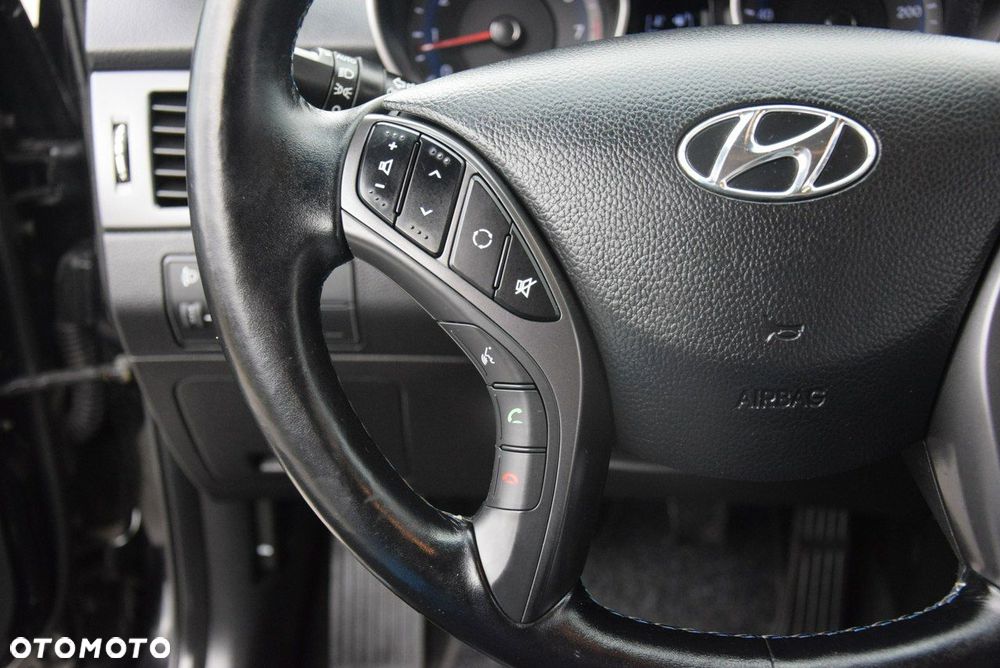 Hyundai i30 blue 1.4 Style - 24