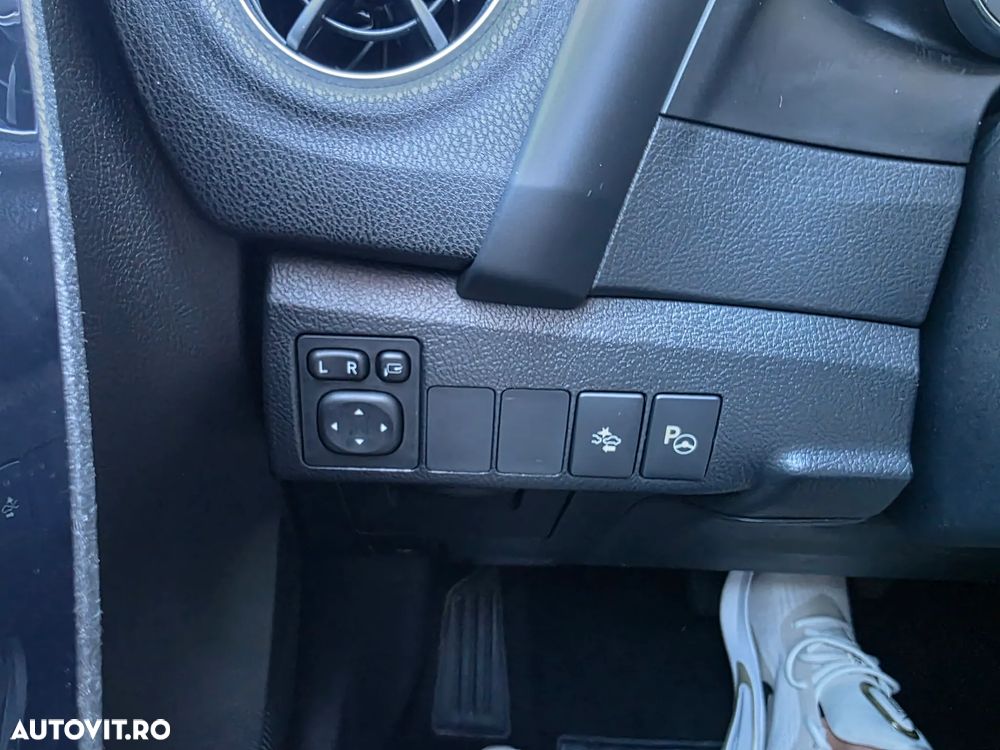 Toyota Auris 1.8 L VVT-i TS Hybrid Sol+ - 23