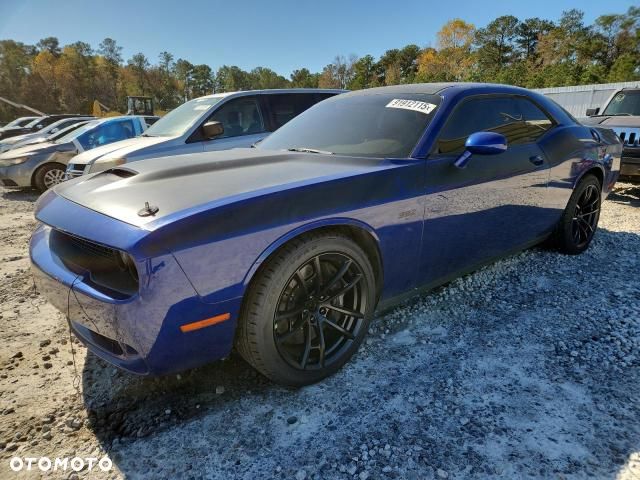 Dodge Challenger - 8