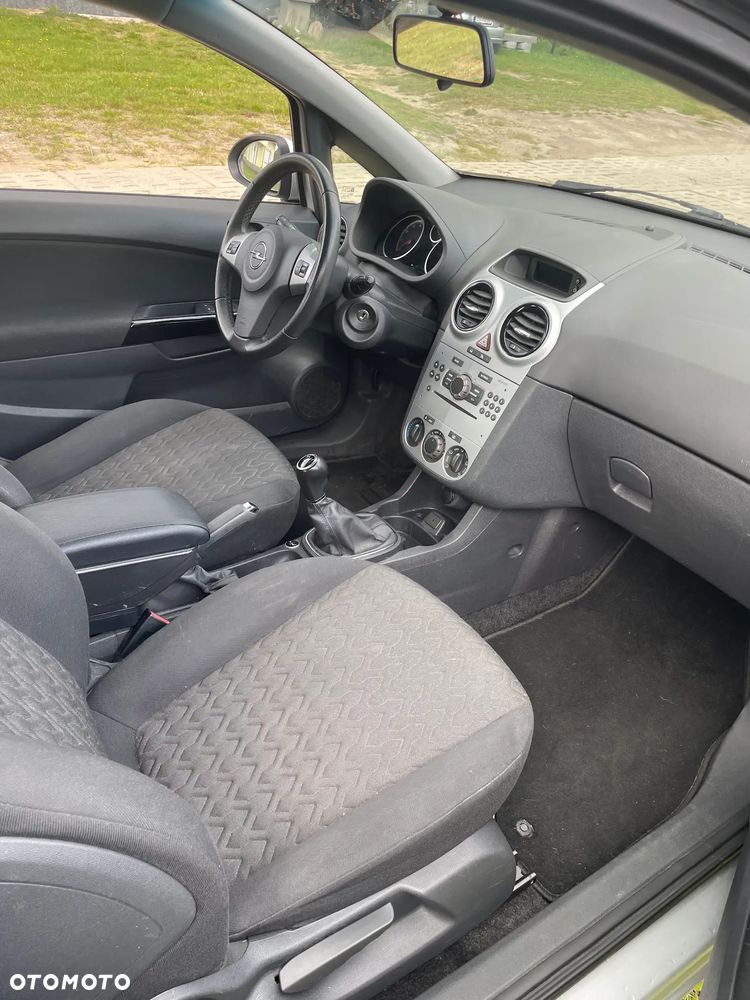 Opel Corsa 1.2 16V Edition / Active - 4