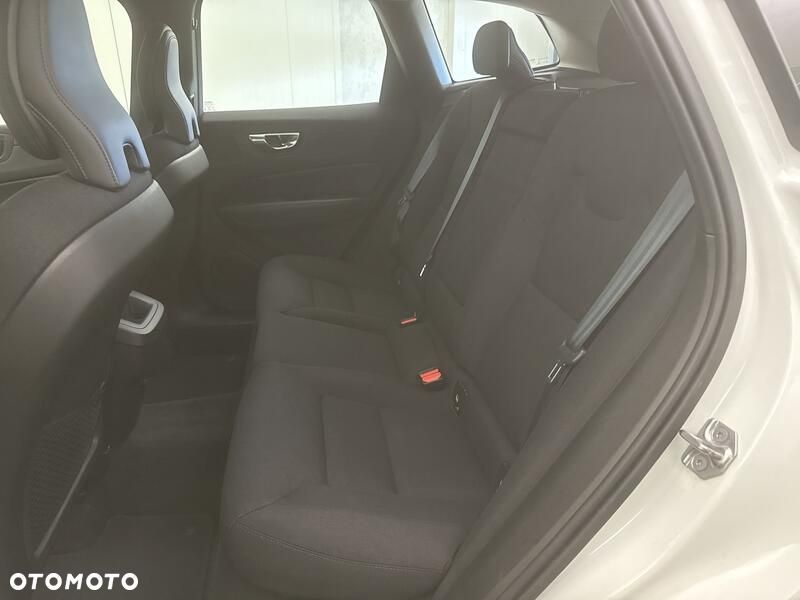 Volvo XC 60 B4 B Momentum Pro - 20