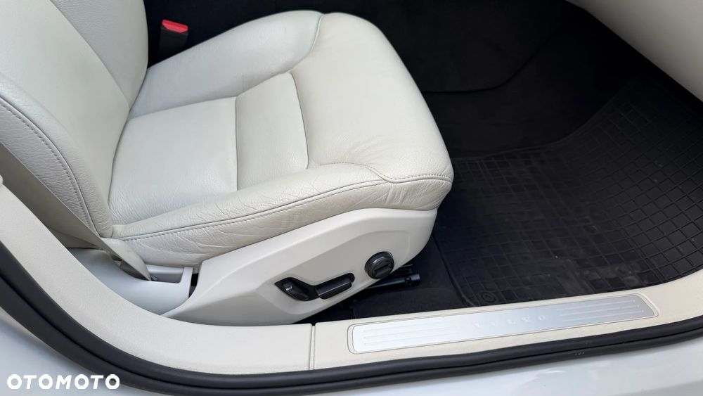 Volvo S60 T6 AWD Momentum Pro - 19