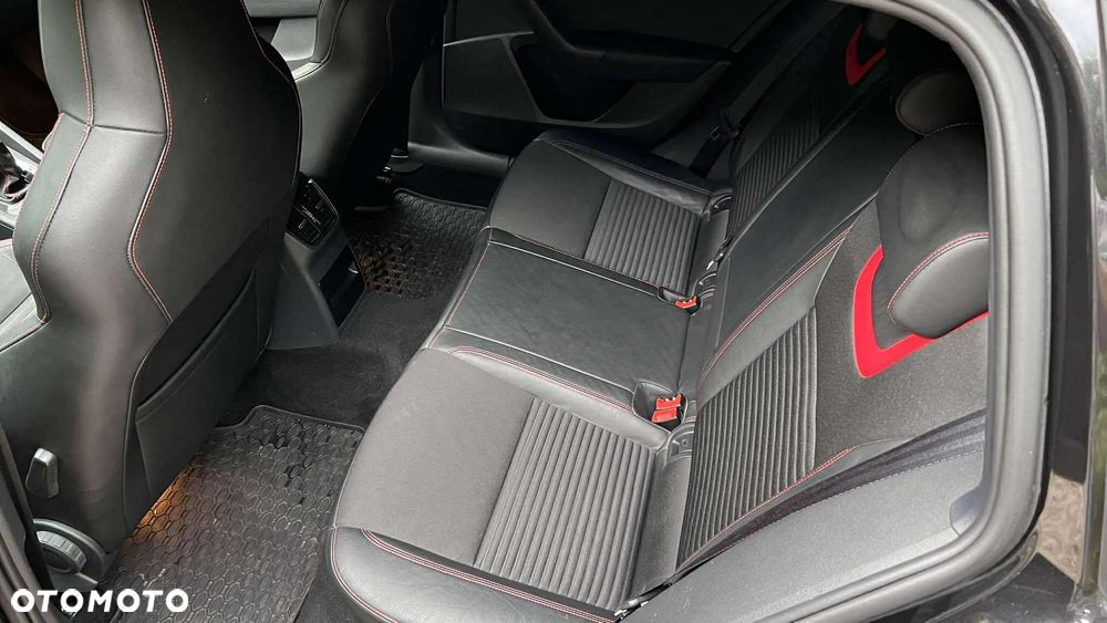 Skoda Octavia 2.0 TSI RS - 12
