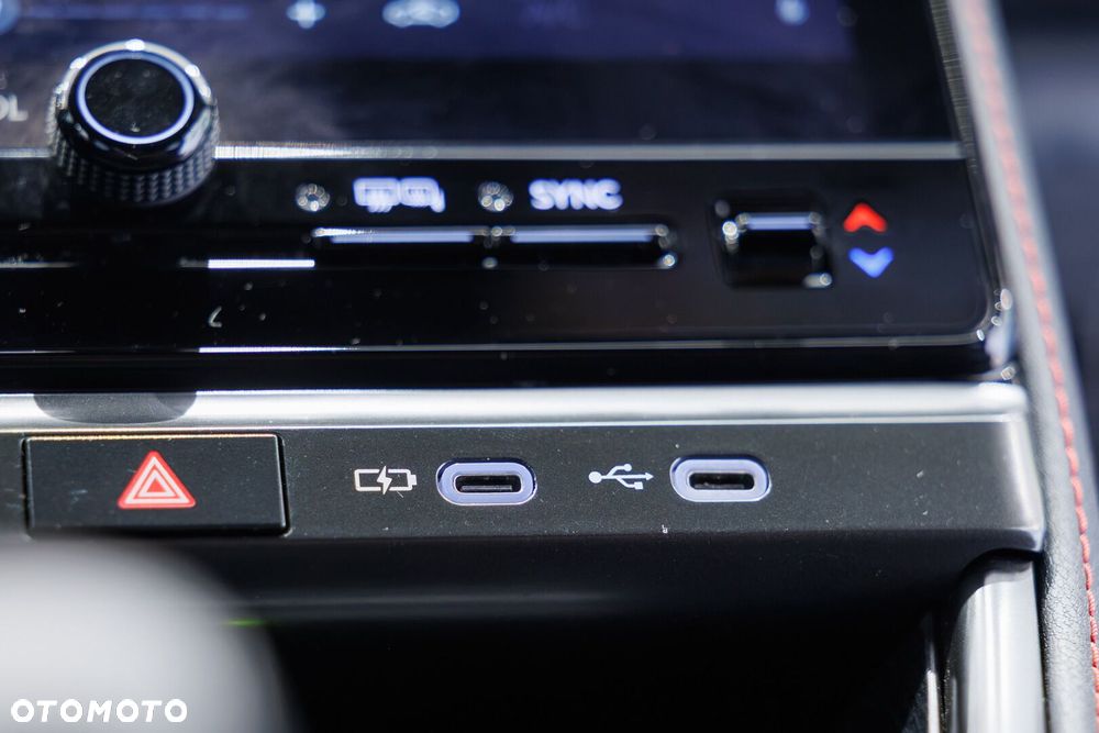 Lexus LBX 1.5 Hybrid Emotion - 28