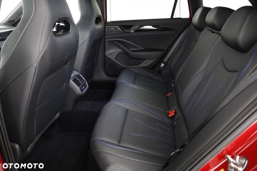 Volkswagen Passat - 11