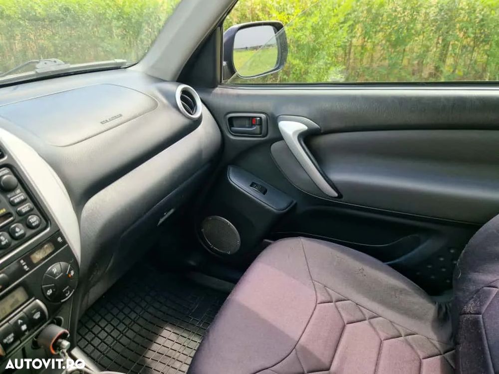 Toyota RAV4 D-4D 4x4 - 7