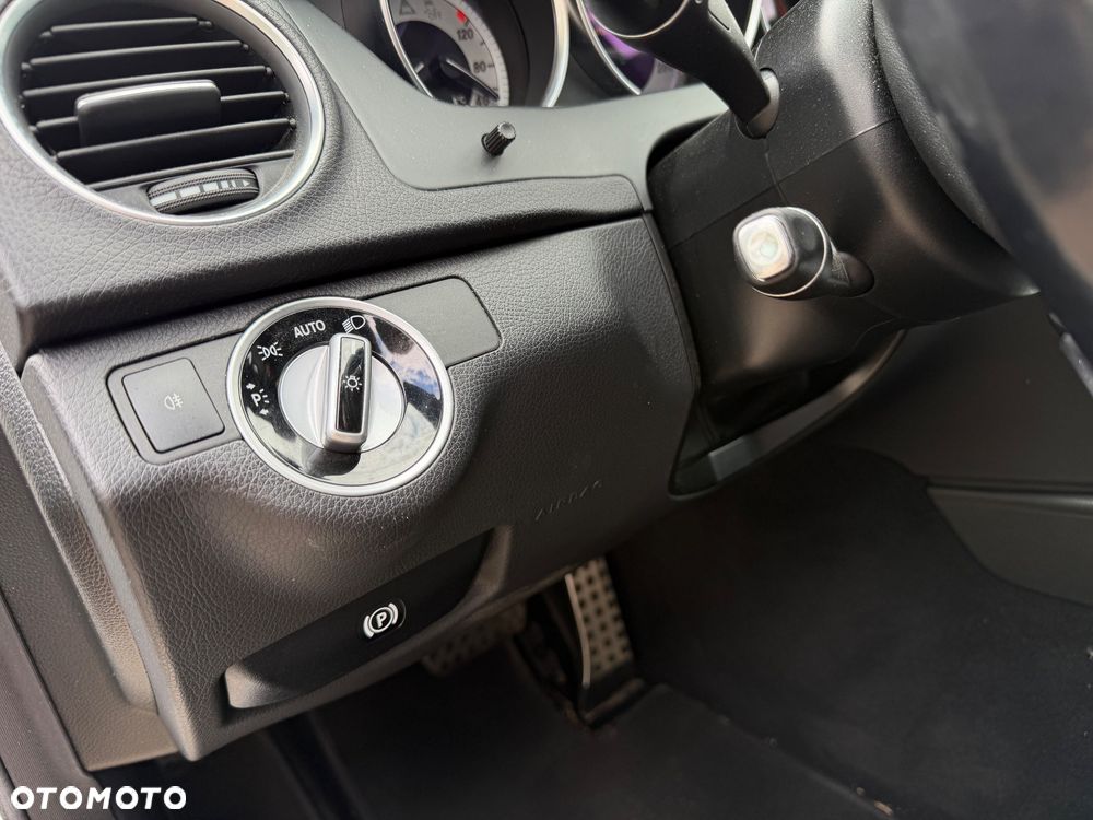 Mercedes-Benz Klasa C 220 CDI DPF BlueEFFICIENCY 7G-TRONIC Edition 1 - 21