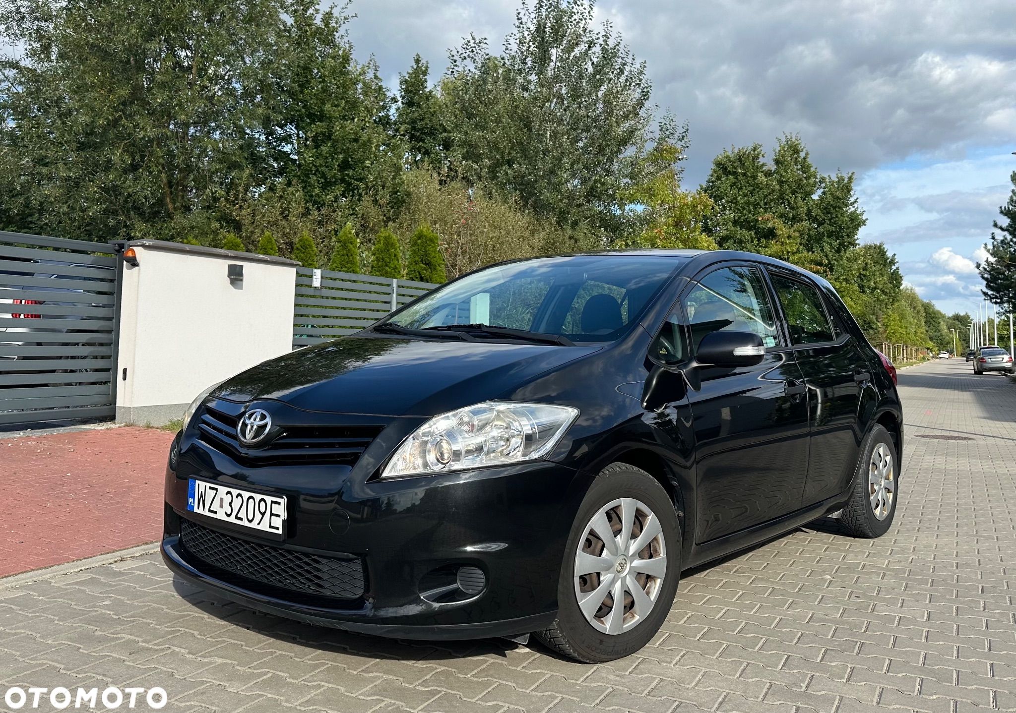 Toyota Auris 1.33 VVT-i Terra - 1