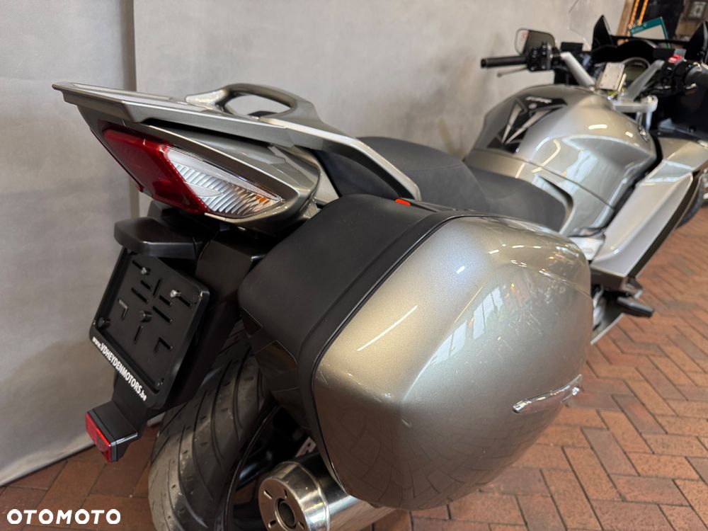 Yamaha FJR - 16