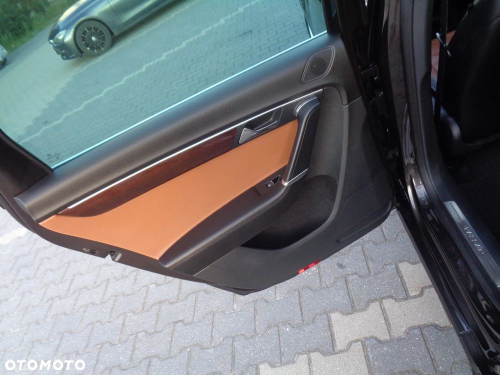 Volkswagen Passat 2.0 TDI DPF Highline - 24