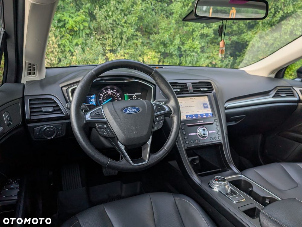 Ford Fusion - 25