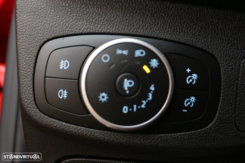 Ford Focus 1.0 EcoBoost S&S ST-LINE - 33