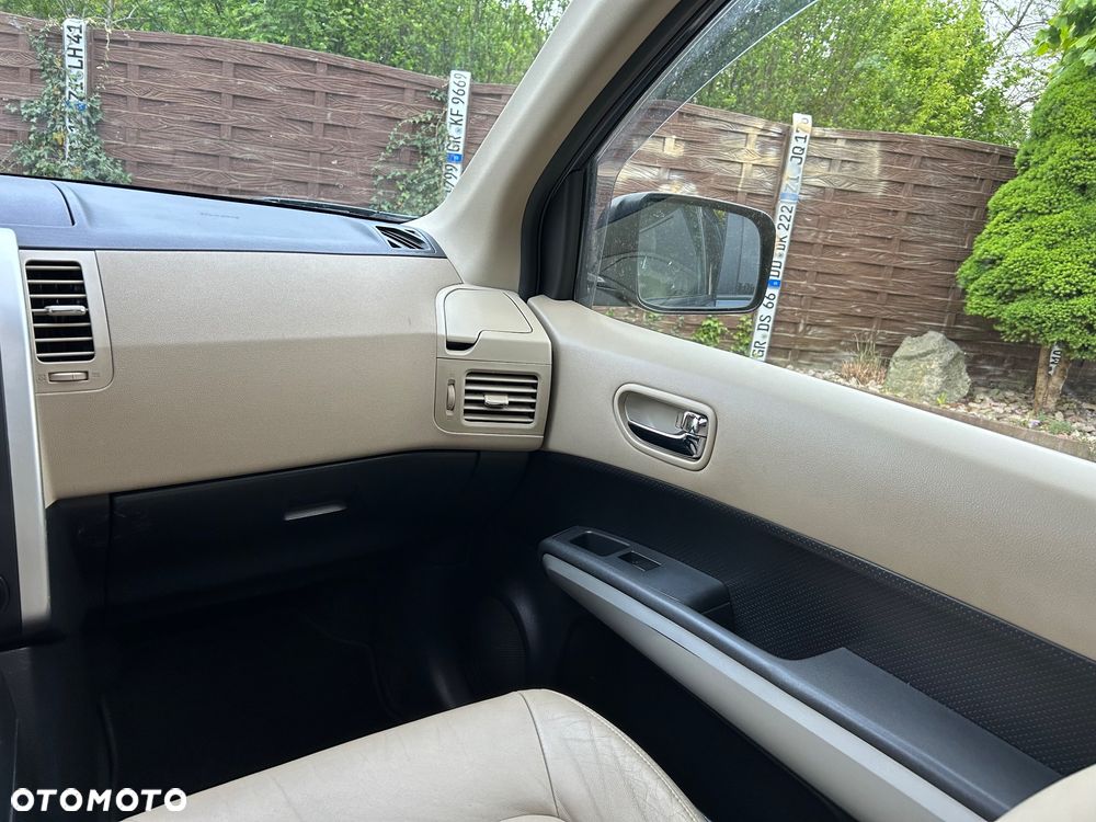 Nissan X-Trail 2.0 dCi 4x4 DPF LE - 25