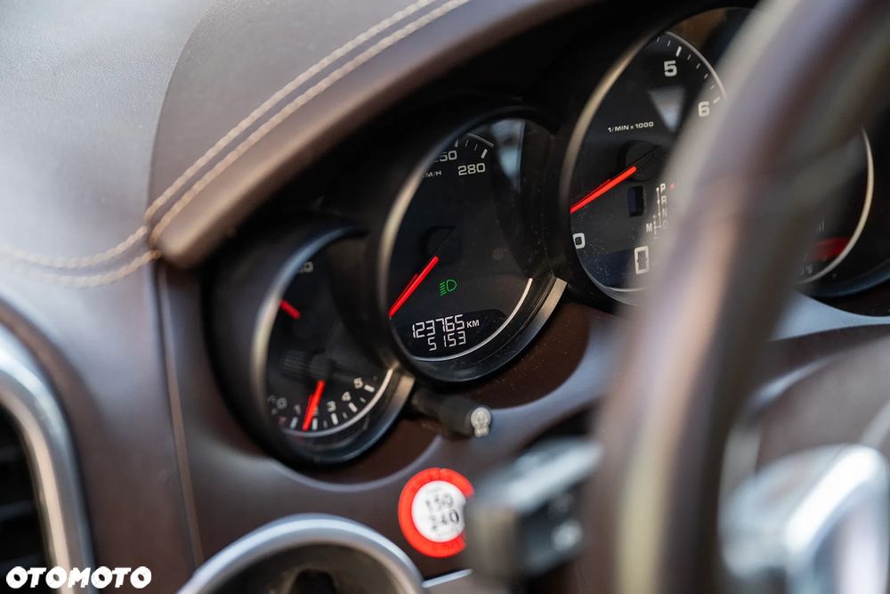 Porsche Cayenne S - 30