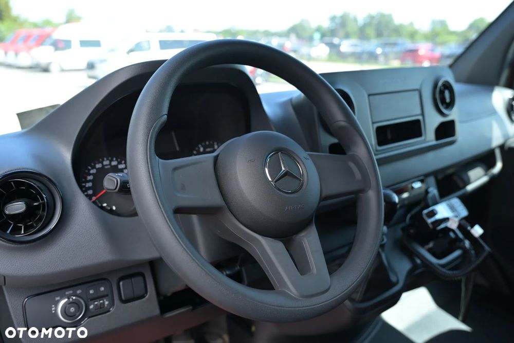 Mercedes-Benz Sprinter - 21