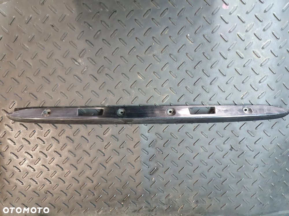 Mercedes-Benz E W210, listwa oświetlenia tablicy rejestracyjnej 2107580038 - 1