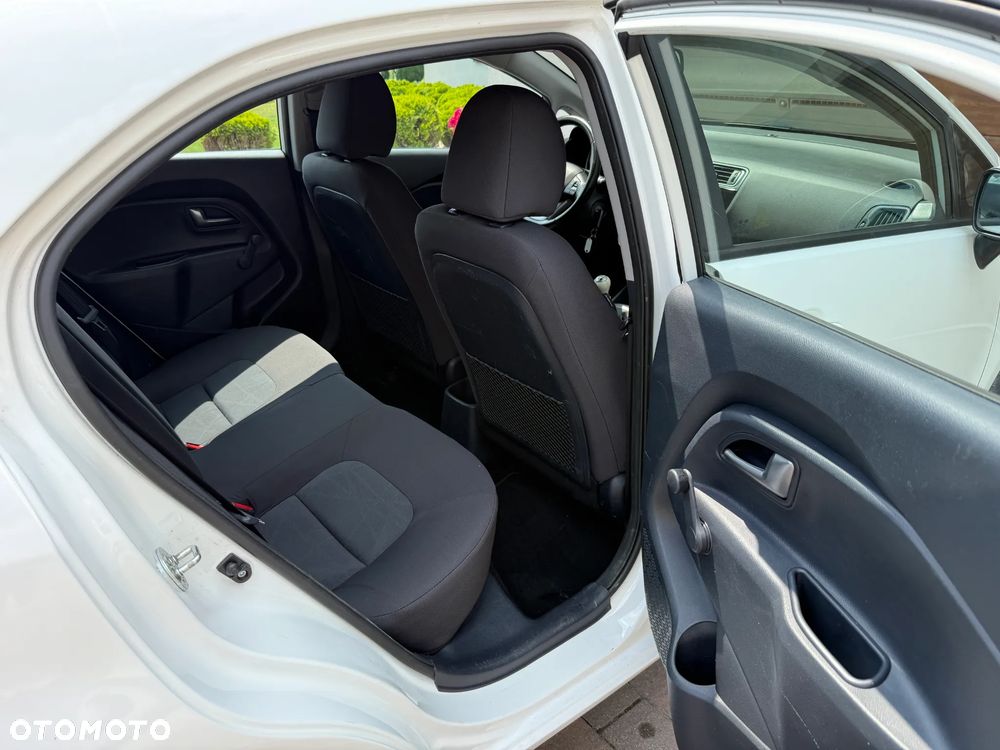 Kia Rio - 11