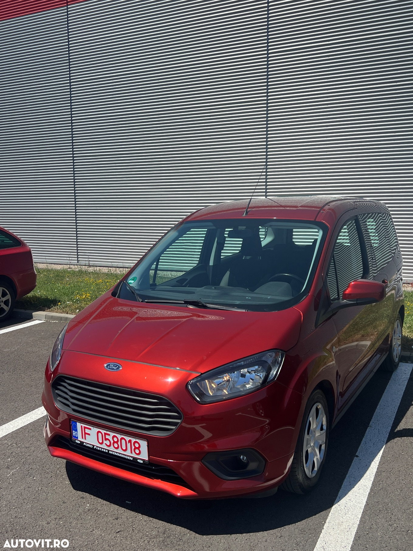 Ford Tourneo Courier 1.5 TDCi S&S Titanium - 2