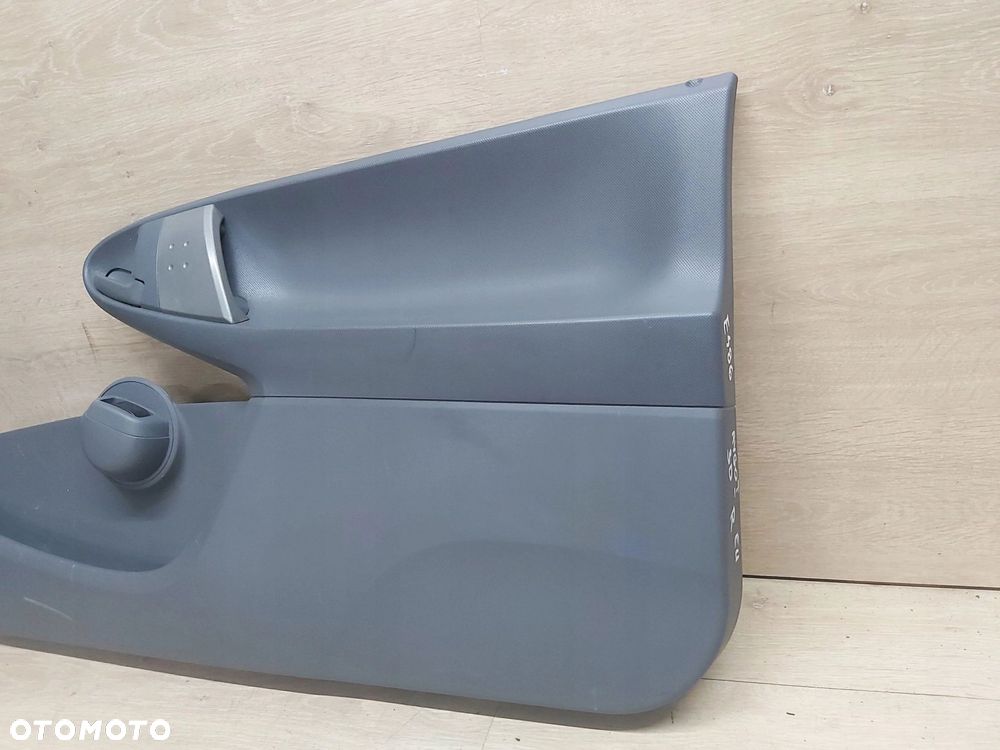 Toyota AYGO I Boczek drzwi prawy przód 3D klamka rączka - 3