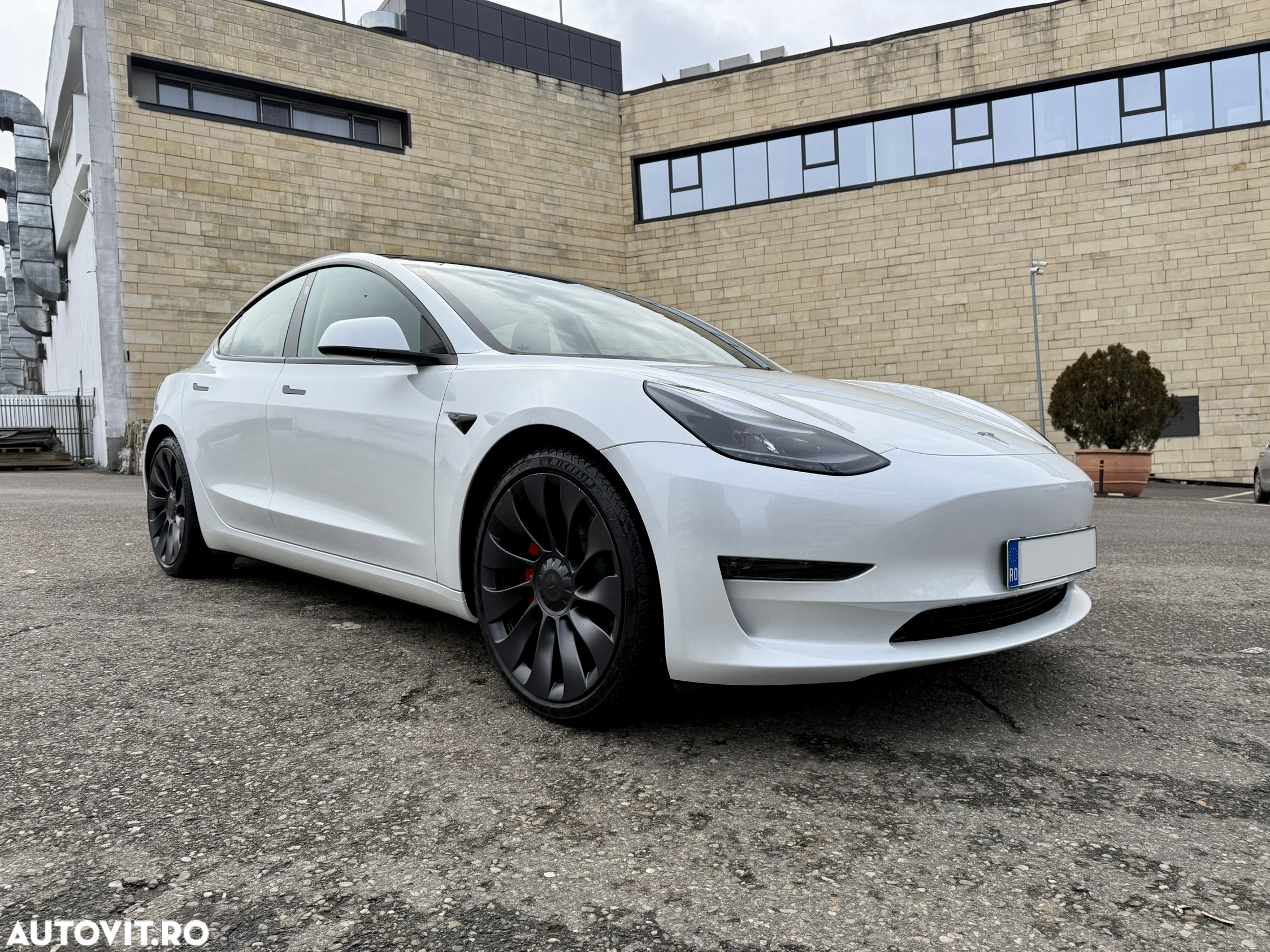 Tesla Model 3 Performance - 2