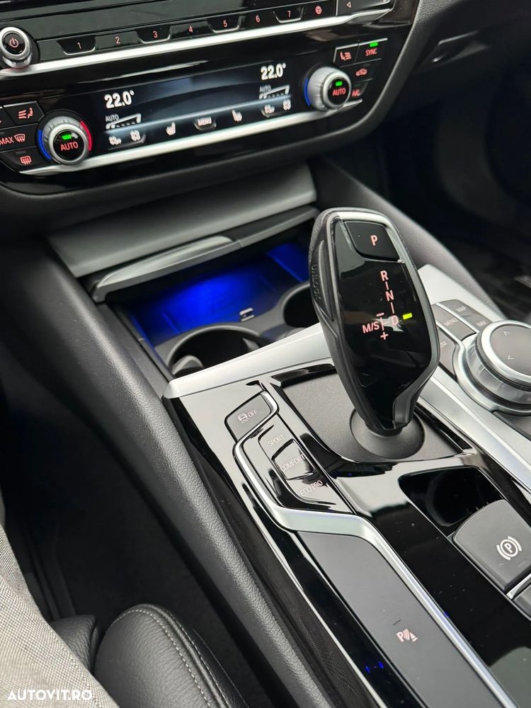 BMW Seria 5 540i Aut. Sport Line - 11