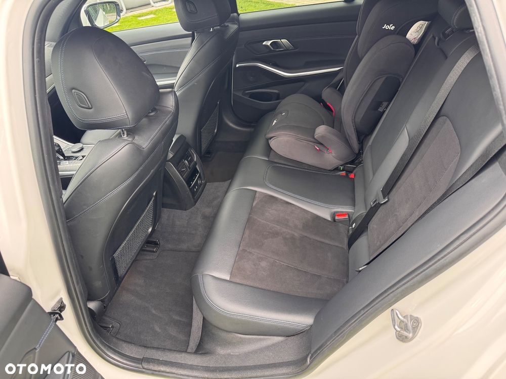 BMW Seria 3 320i M Sport - 13