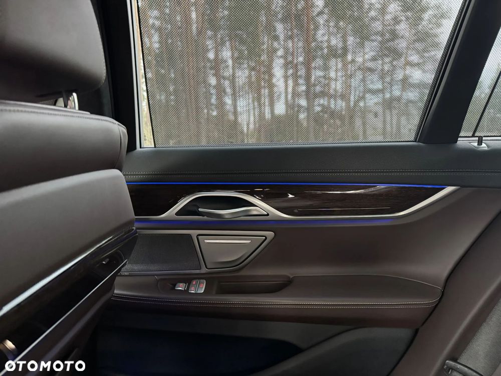 BMW Seria 7 750i xDrive - 12