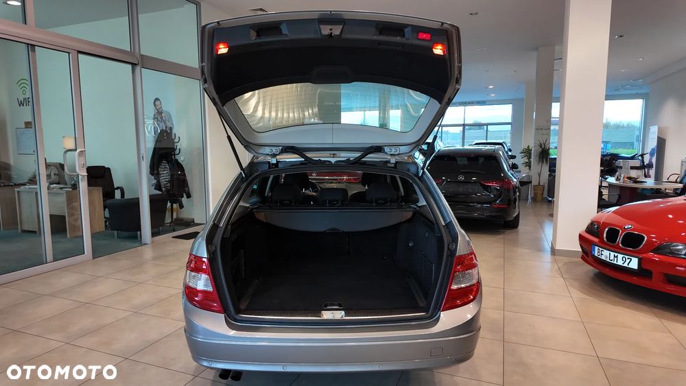 Mercedes-Benz Klasa C 180 T Kompressor Automatik - 38