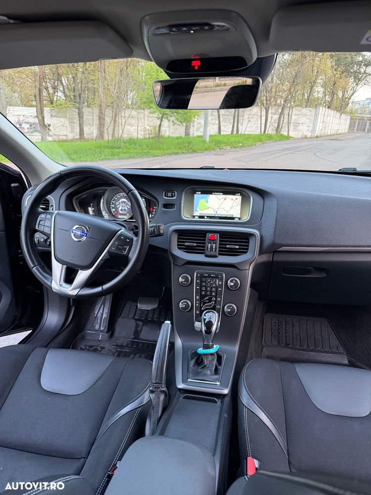 Volvo V40 D2 Aut. Momentum - 9