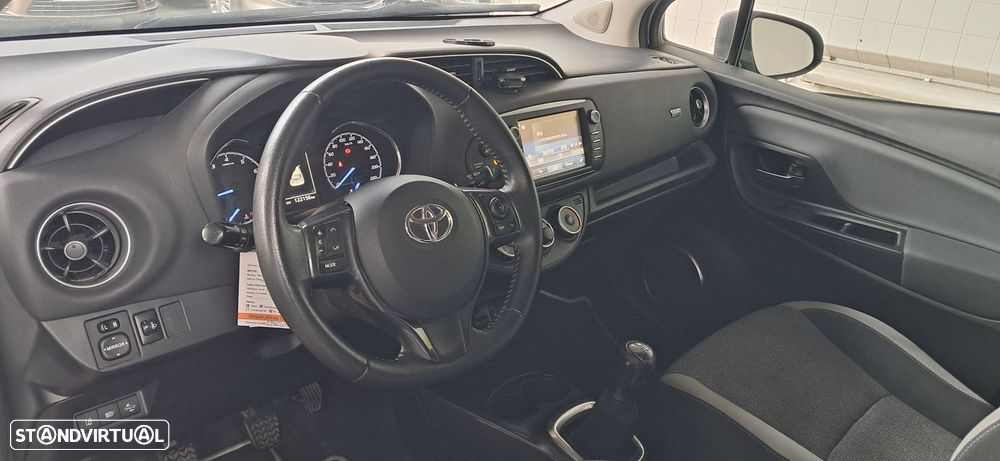 Toyota Yaris 1.0 VVT-i 20 Anos - 5