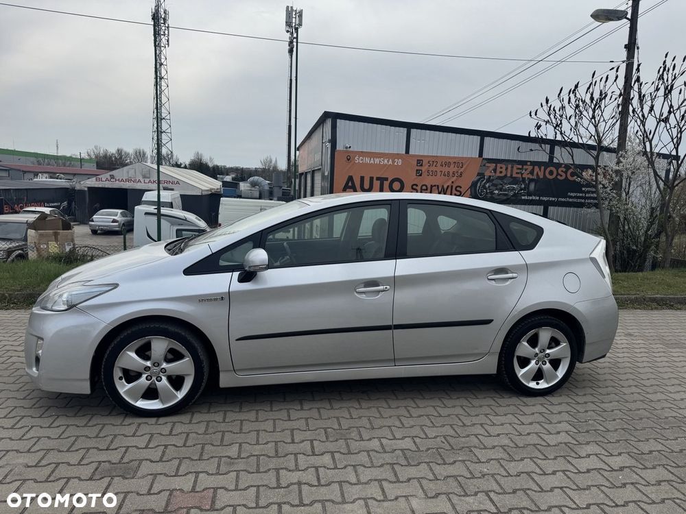 Toyota Prius (Hybrid) Executive - 4