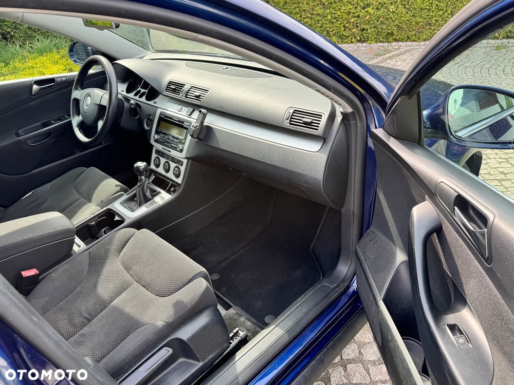 Volkswagen Passat - 25