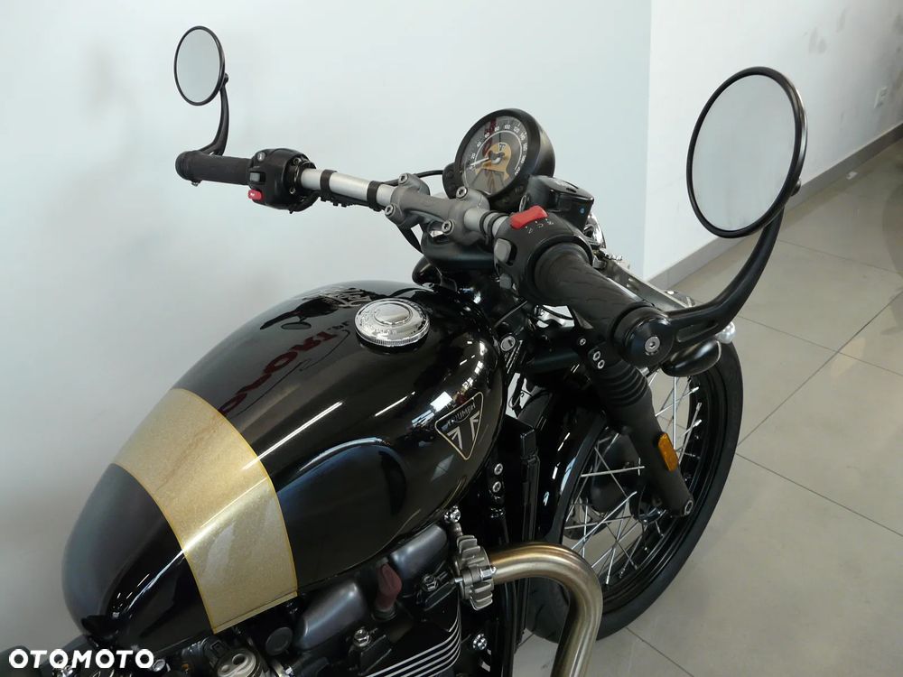 Triumph Bonneville Bobber - 25