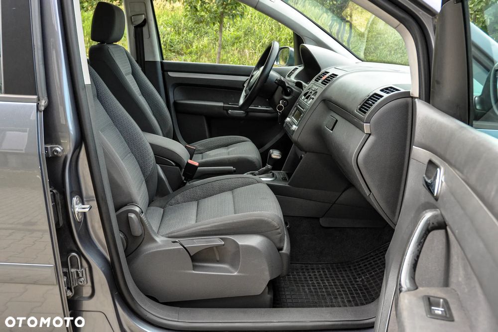 Volkswagen Touran - 10
