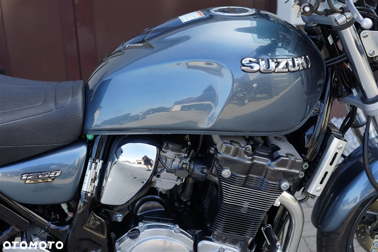 Suzuki GSX - 10