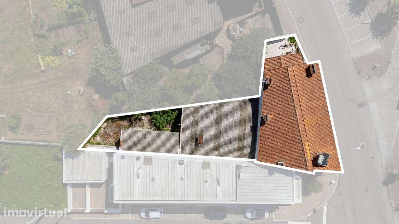 Moradia T4 com Armazém e Potencial de Negócio