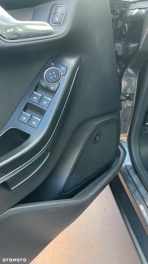 Ford Fiesta 1.0 EcoBoost Titanium - 35