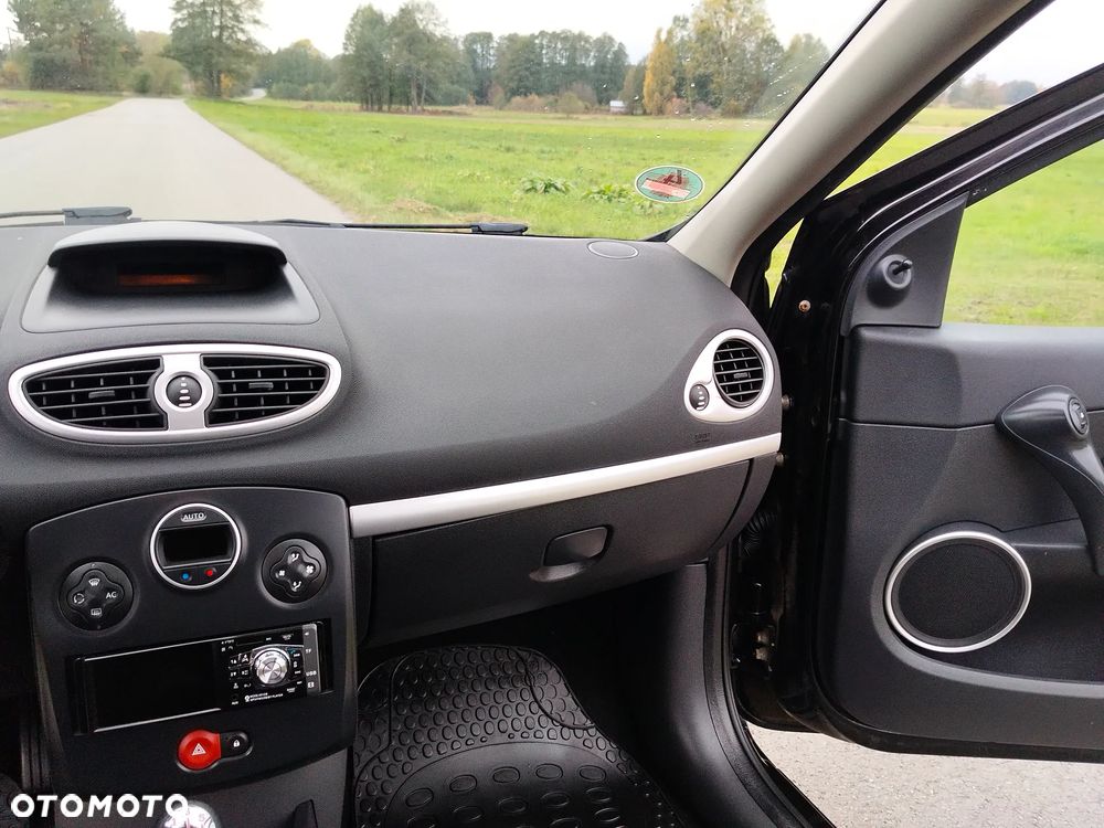 Renault Clio 1.2 16V Luxe Privilege - 25