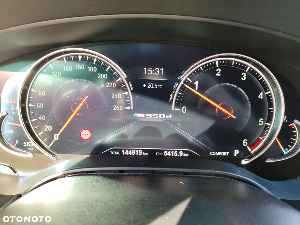 BMW Seria 5 M550d xDrive - 17