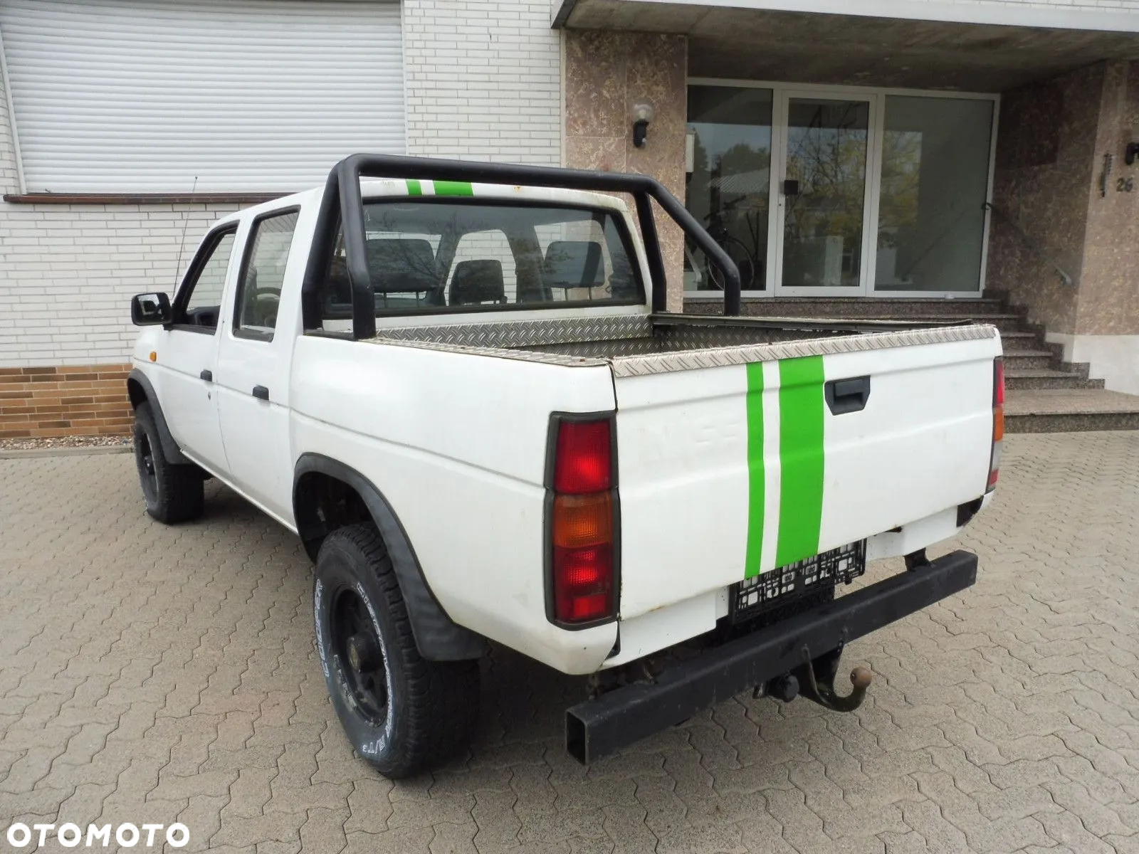 Nissan Pickup - 5